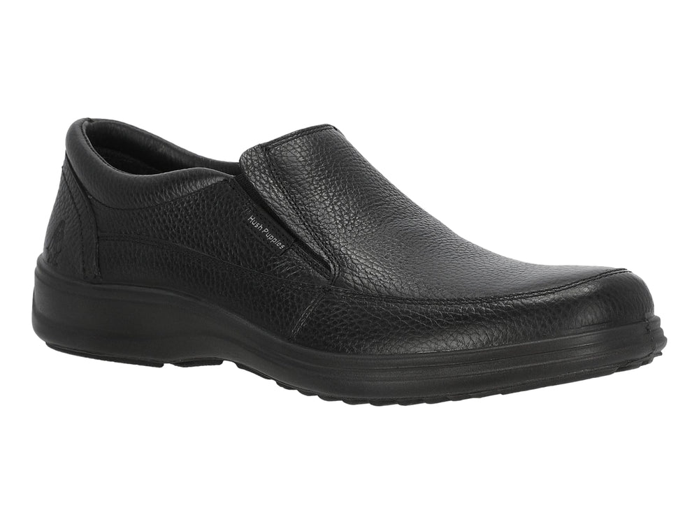 Zapato slip-on de cuero color negro marca Hush Puppies.