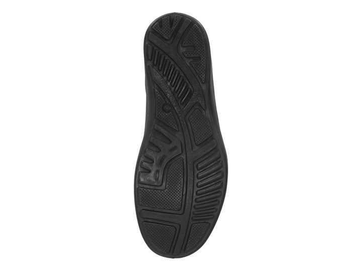 Zapato slip-on de cuero color negro marca Hush Puppies.