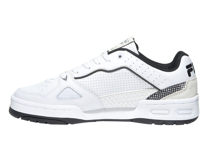 Tenis FILA Teratach 600 color blanco con detalles en negro y beige, vista lateral.
