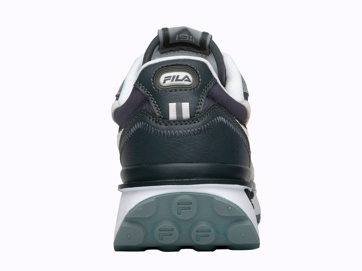 Tenis FILA en tonos gris nimbus, glaciar y sombra oscura con suela blanca y detalles en gamuza.