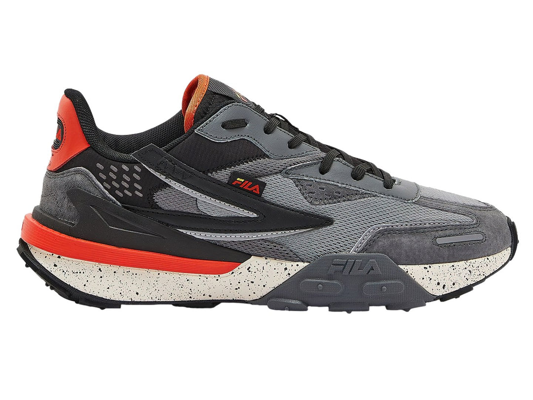 Tenis deportivos FILA RapidRide color gris con detalles en naranja y suela blanca moteada.