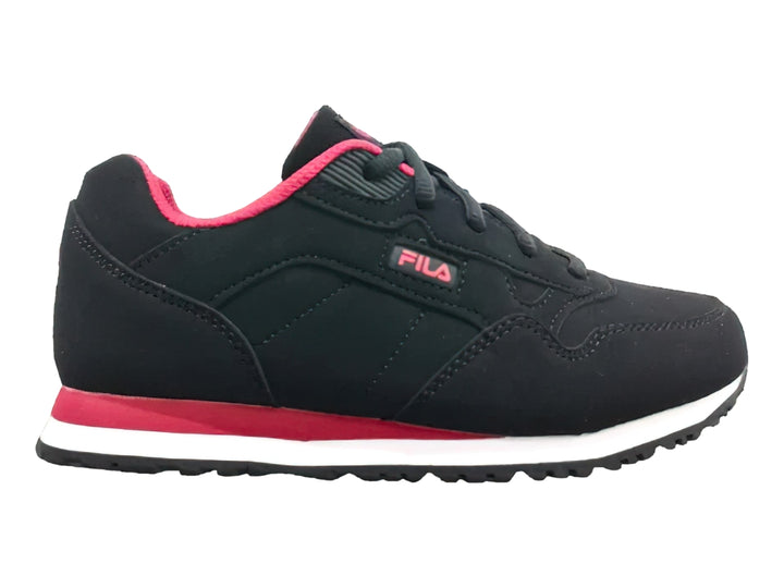 Tenis deportivos FILA color negro con detalles en rojo y blanco.