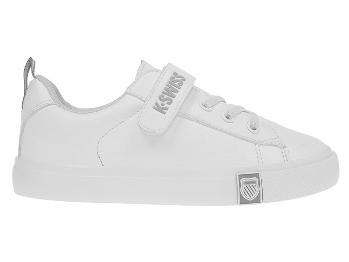Tenis blancos K-Swiss para Niño o Niña con cierre de correa y agujetas.