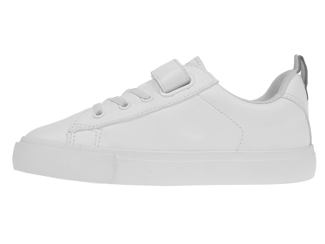 Tenis blancos K-Swiss para Niño o Niña con cierre de correa y agujetas.