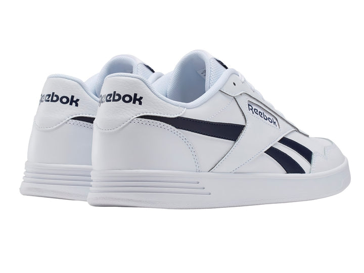 Tenis Reebok blancos con detalles en azul marino y suela blanca.