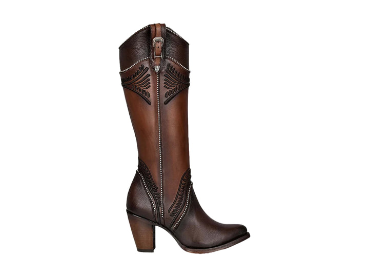 Bota vaquera de cuero color chocolate con bordados decorativos y tacón