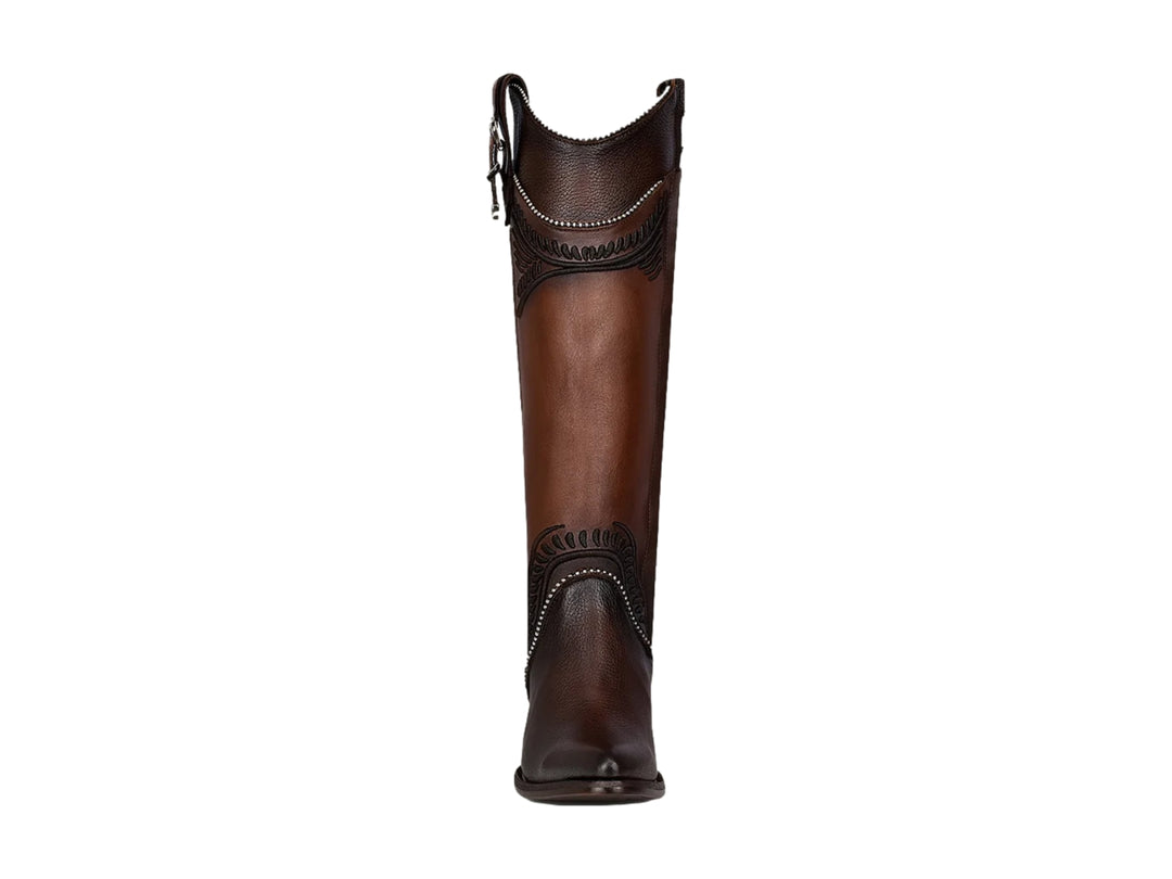 Bota vaquera de cuero color chocolate con bordados decorativos y tacón