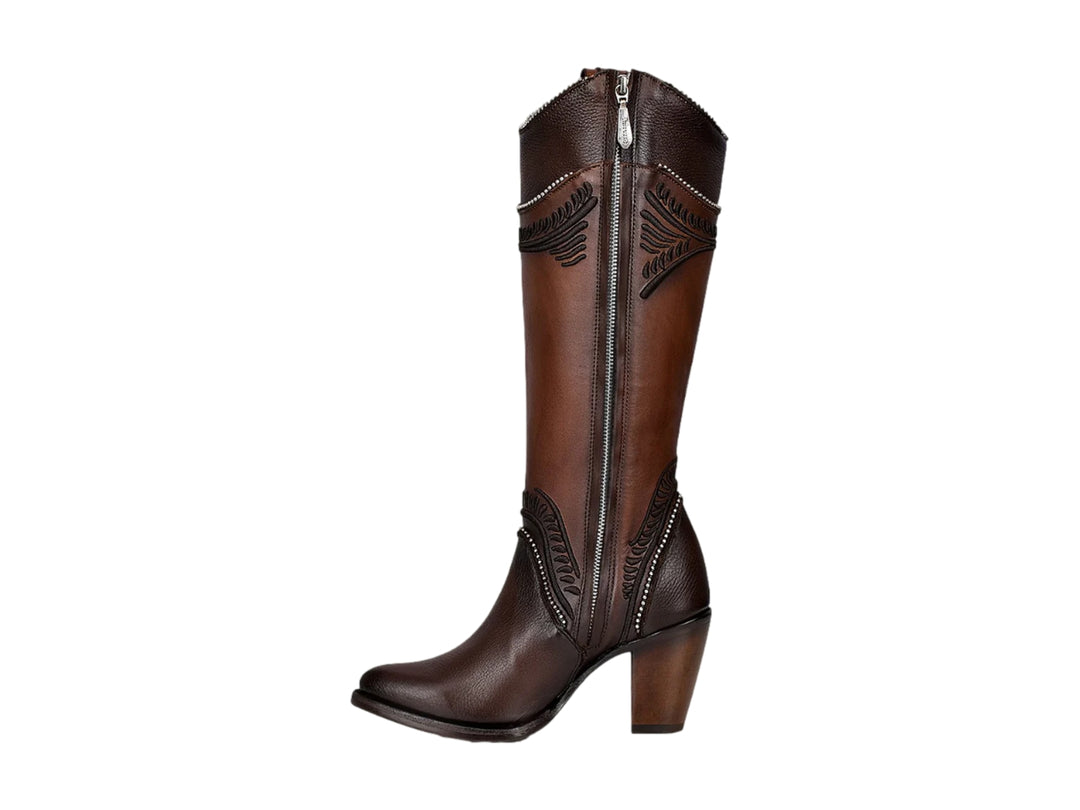 Bota vaquera de cuero color chocolate con bordados decorativos y tacón
