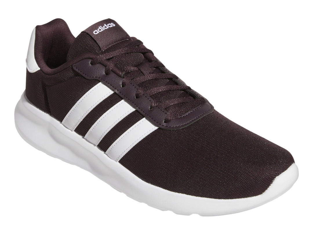 Tenis Adidas Lite Racer 3.0 en color marrón con tres franjas blancas laterales y suela blanca.