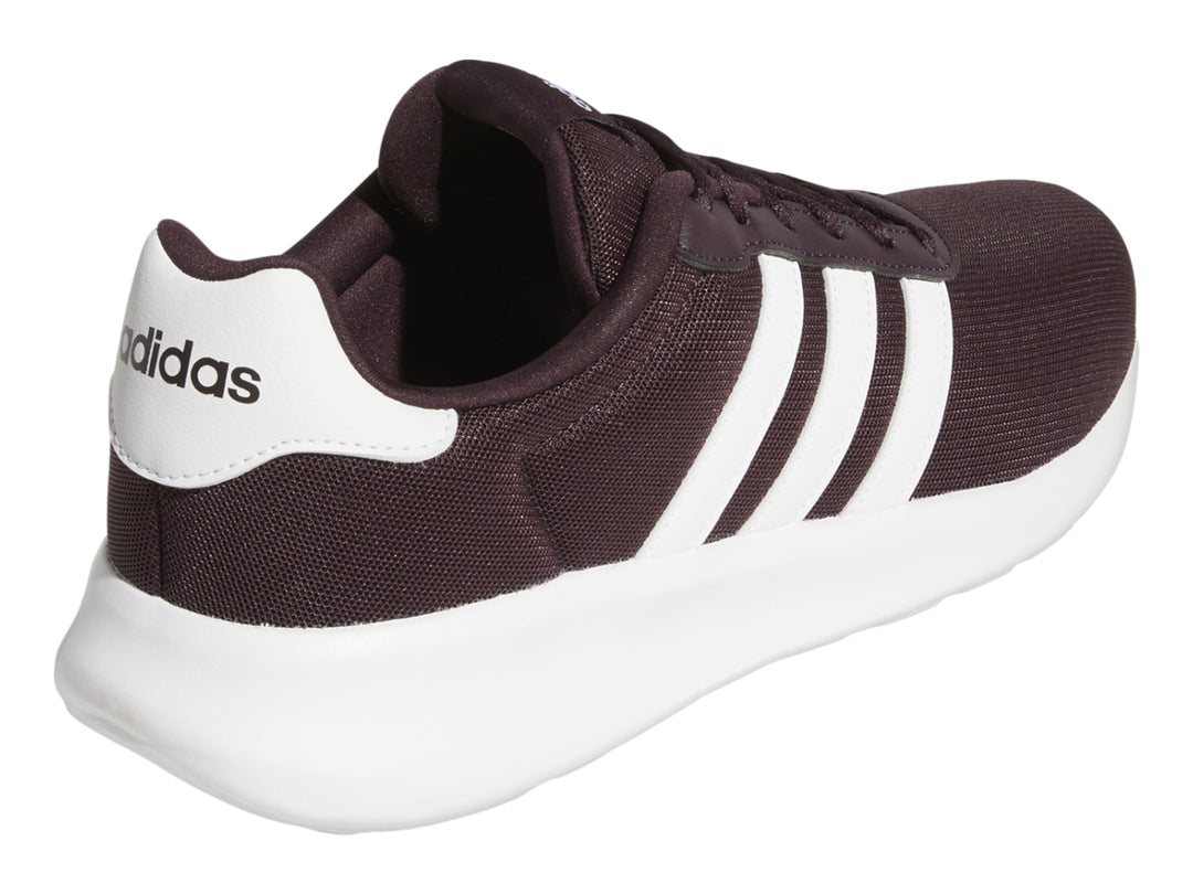 Tenis Adidas Lite Racer 3.0 en color marrón con tres franjas blancas laterales y suela blanca.