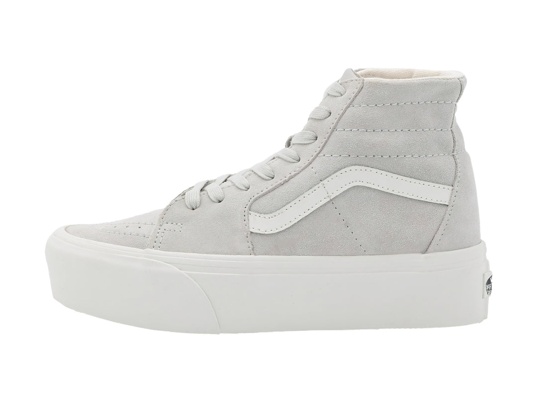 Tenis VANS Sk8-Hi Tapered Stackform en color gris con suela de plataforma blanca y agujetas coordinadas.