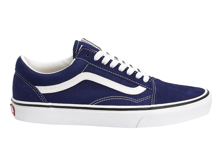 Tenis Vans Old Skool color azul beacon blue con franja lateral y suela blanca.