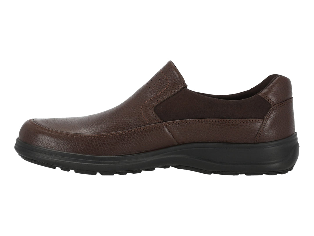 Zapato casual Hush Puppies modelo Bremen en cuero color marrón con suela negra, vista lateral.