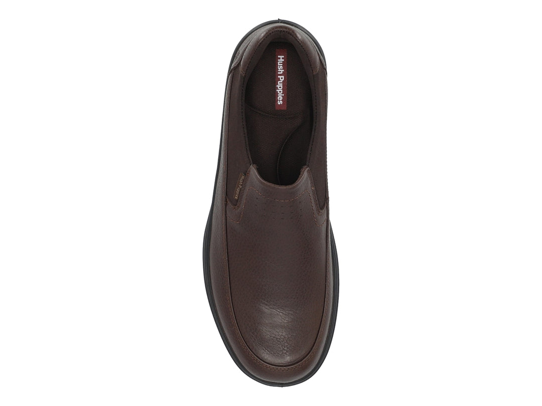 Zapato casual Hush Puppies modelo Bremen en cuero color marrón con suela negra, vista lateral.