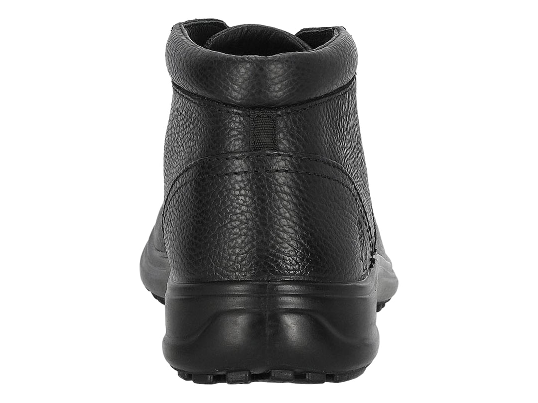 Botín de cuero negro marca Hush Puppies con cordones y suela negra.