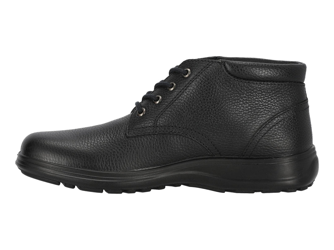 Botín de cuero negro marca Hush Puppies con cordones y suela negra.