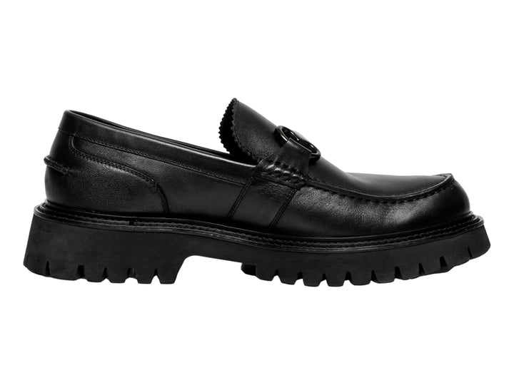 Zapato mocasín Steve Madden Gustav en cuero negro con suela track gruesa y plataforma.