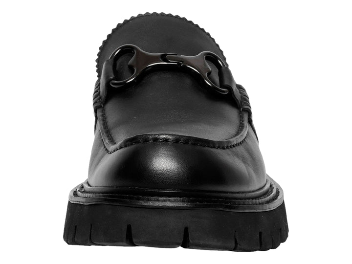 Zapato mocasín Steve Madden Gustav en cuero negro con suela track gruesa y plataforma.