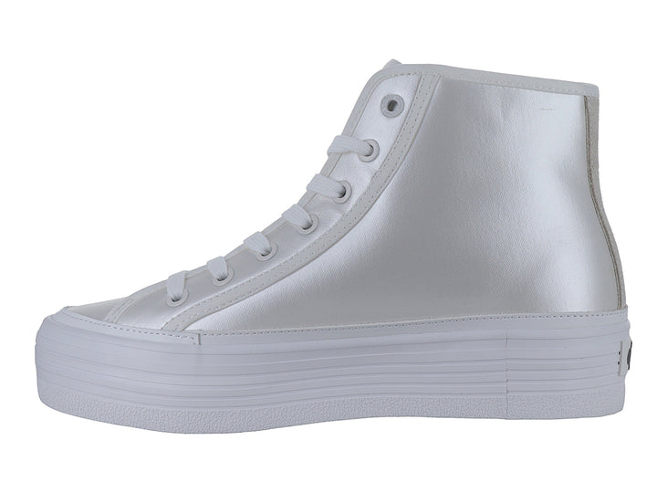 Tenis blancos de plataforma estilo botín de la marca Calvin Klein con suela gruesa y cordones.
