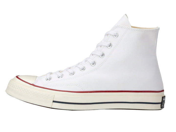Tenis Converse Chuck Taylor All Star 70 de color blanco, corte alto con detalles en rojo y negro.