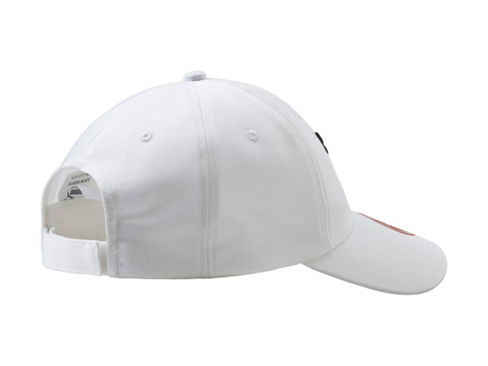Gorra deportiva PUMA de color blanco con logotipo del felino bordado en negro en el frente.