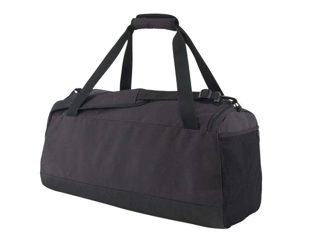 Bolsa de deporte PUMA Challenger Duffel Bag en color negro con logotipo blanco frontal y asas de transporte.