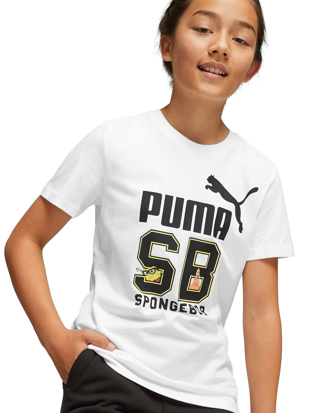 Camiseta blanca PUMA X SpongeBob con estampado gráfico frontal en color negro y amarillo.