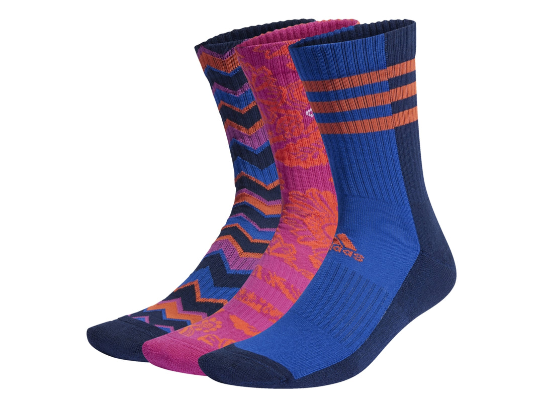 Paquete de tres pares de calcetines Adidas multicolores con diseños de rayas y zigzag en tonos azul, rosa y naranja.