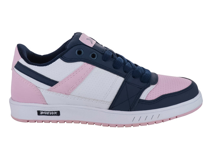 Tenis deportivos Newk en colores blanco, rosa y marino con suela blanca y agujetas coordinadas.
