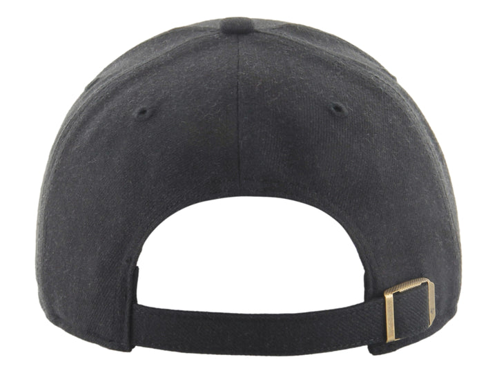 Gorra de béisbol color negro con logotipo LA bordado en blanco en el frente.