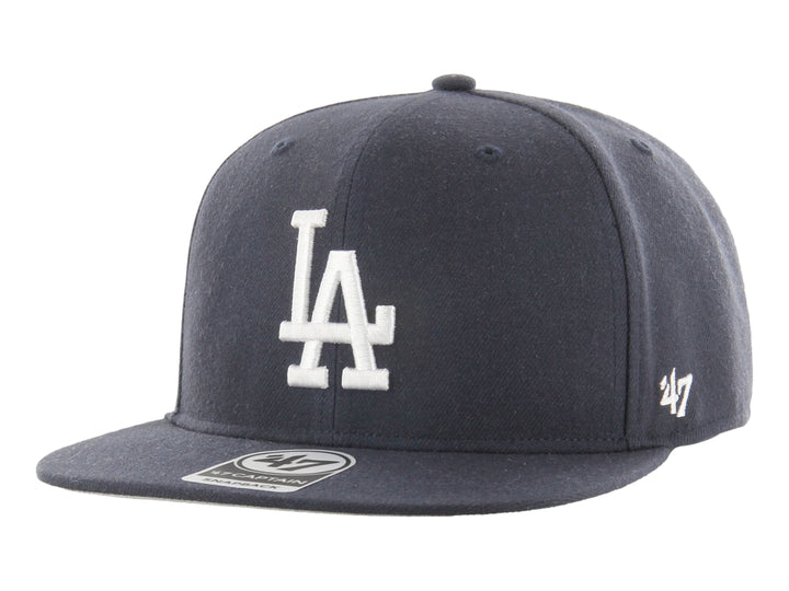 Gorra de béisbol color azul marino con logotipo bordado en blanco de los Dodgers de Los Ángeles y visera plana.