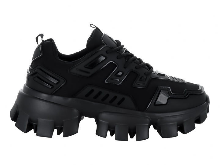 Tenis Steve Madden Prize en color negro con suela gruesa y robusta de estilo chunky.