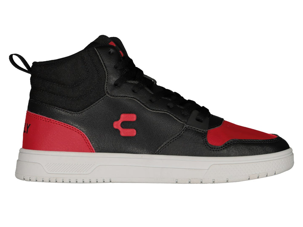 Par de tenis deportivos Charly de corte alto en colores negro y rojo con suela blanca.