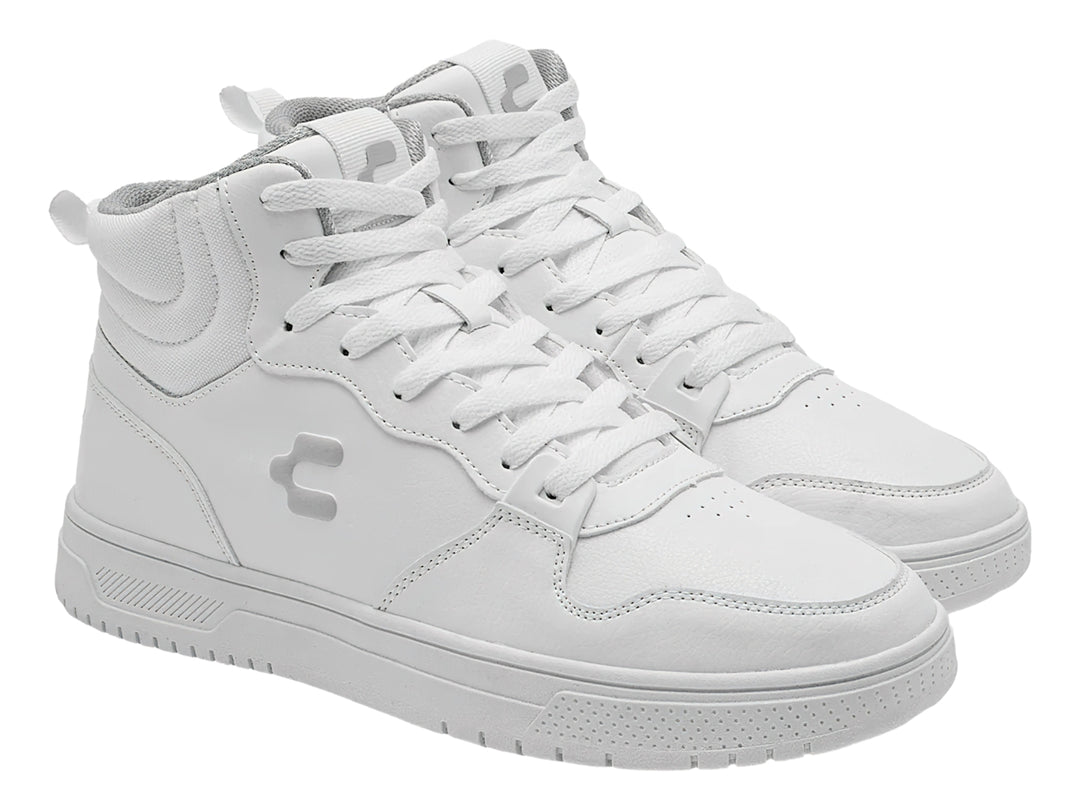 Tenis deportivos de bota color blanco con suela blanca y agujetas blancas.