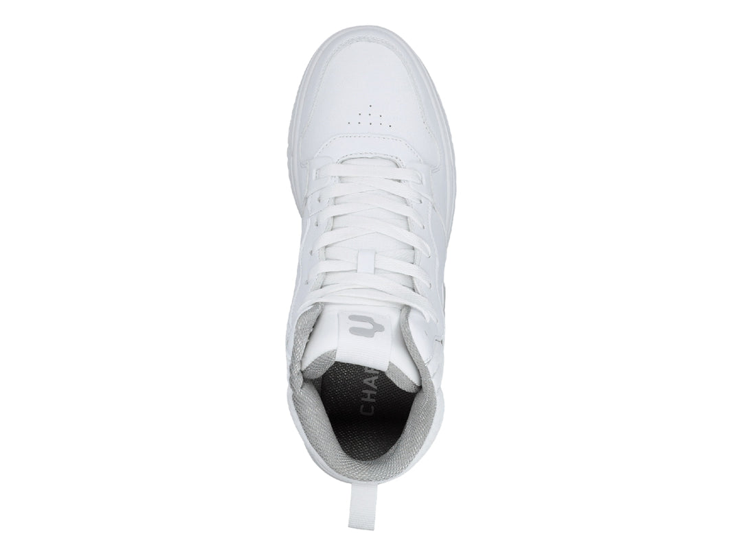 Tenis deportivos de bota color blanco con suela blanca y agujetas blancas.