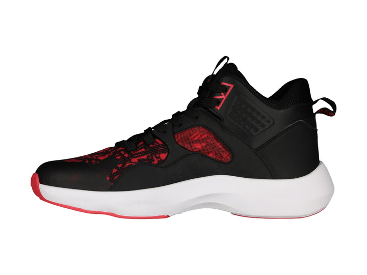 Tenis de baloncesto Charly en color negro con detalles rojos y suela blanca.