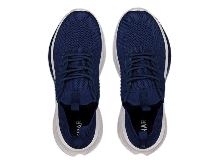 Par de tenis deportivos Charly en color azul marino con suela blanca y tejido transpirable.
