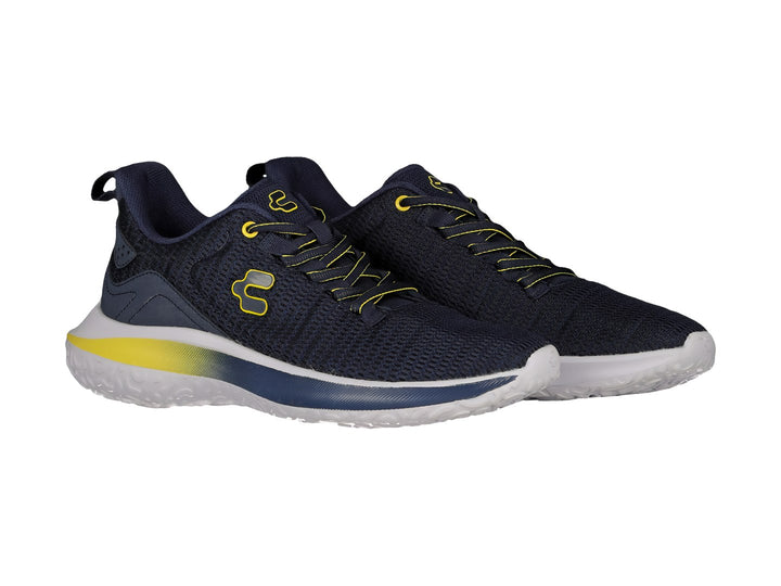 Tenis deportivos Charly en color azul marino con detalles amarillos y suela blanca.