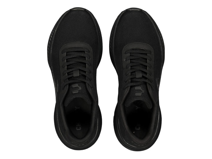Par de tenis deportivos Charly color negro con malla transpirable y suela texturizada.