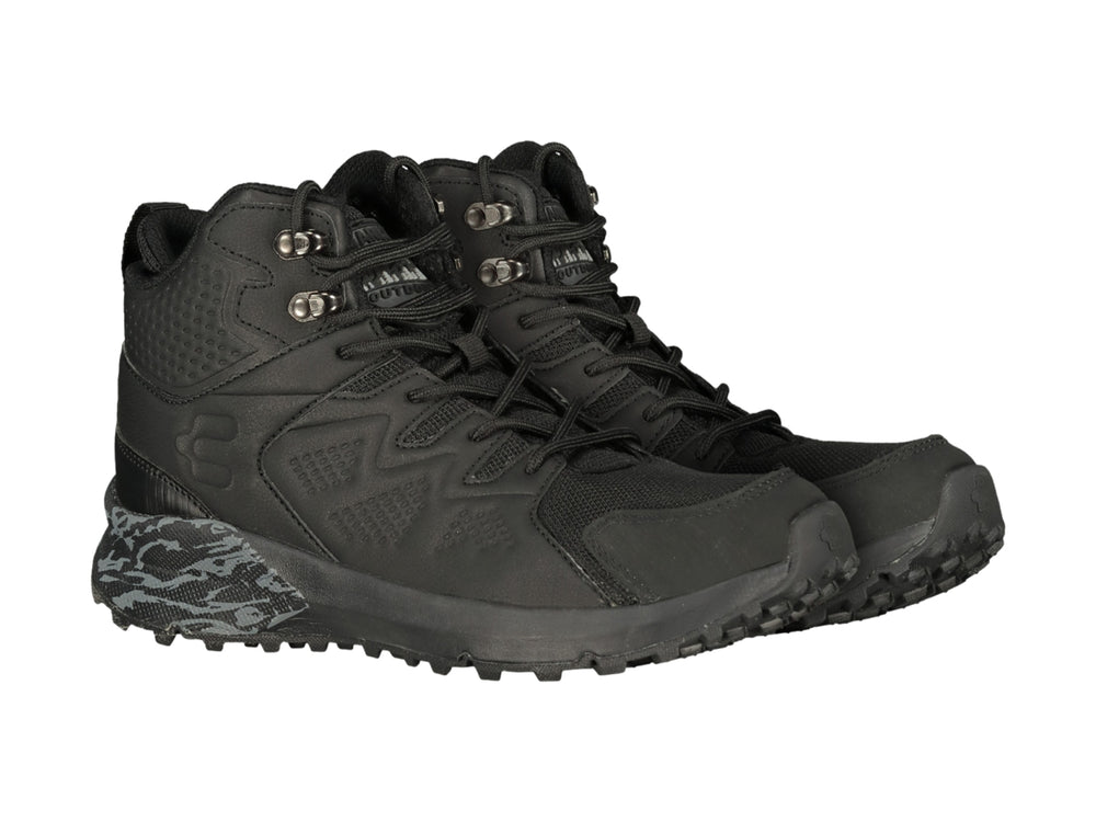Zapato deportivo tipo bota color negro con detalle de camuflaje gris en la suela trasera.