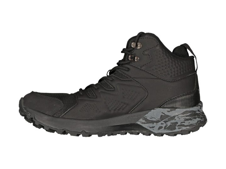 Zapato deportivo tipo bota color negro con detalle de camuflaje gris en la suela trasera.