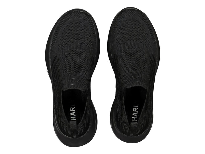 Par de tenis deportivos Charly color negro, estilo slip-on sin cordones con acabado en tela tejida.