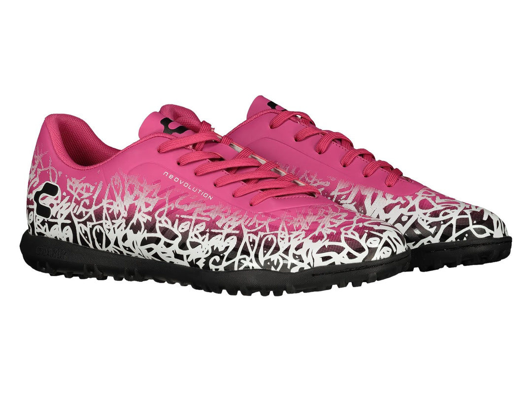 Par de zapatos de fútbol Charly en color rosa con patrones blancos y suela negra.