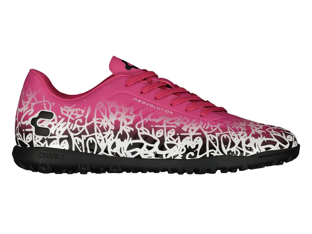 Par de zapatos de fútbol Charly en color rosa con patrones blancos y suela negra.