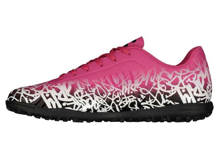 Par de zapatos de fútbol Charly en color rosa con patrones blancos y suela negra.