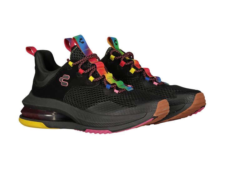 Tenis deportivos Charly en color negro con detalles multicolores en cordones y suela, diseño moderno y dinámico.