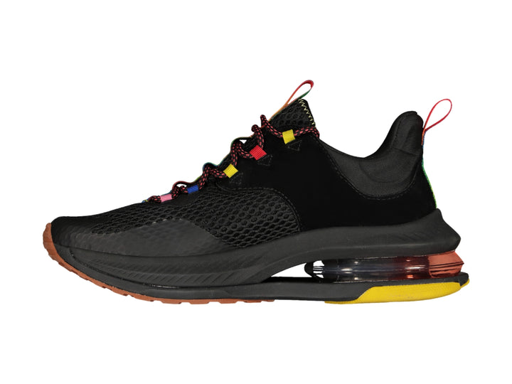 Tenis deportivos Charly en color negro con detalles multicolores en cordones y suela, diseño moderno y dinámico.