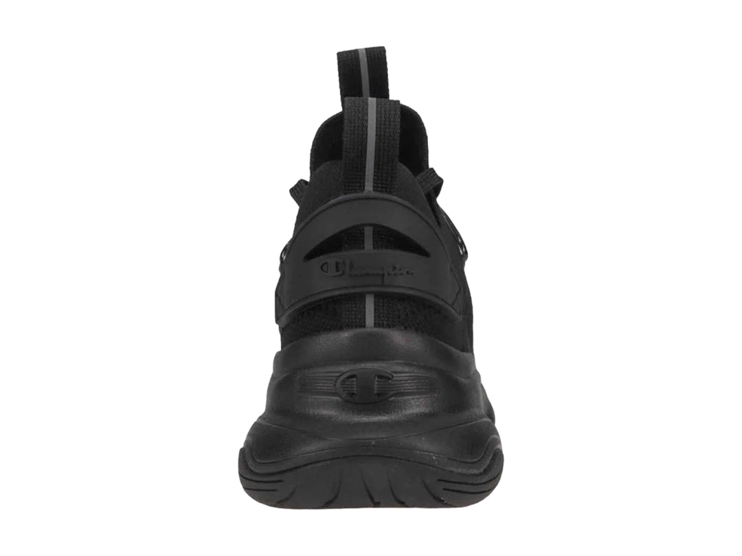 Tenis deportivos Champion color negro con suela gruesa y detalles en material sintético brillante.