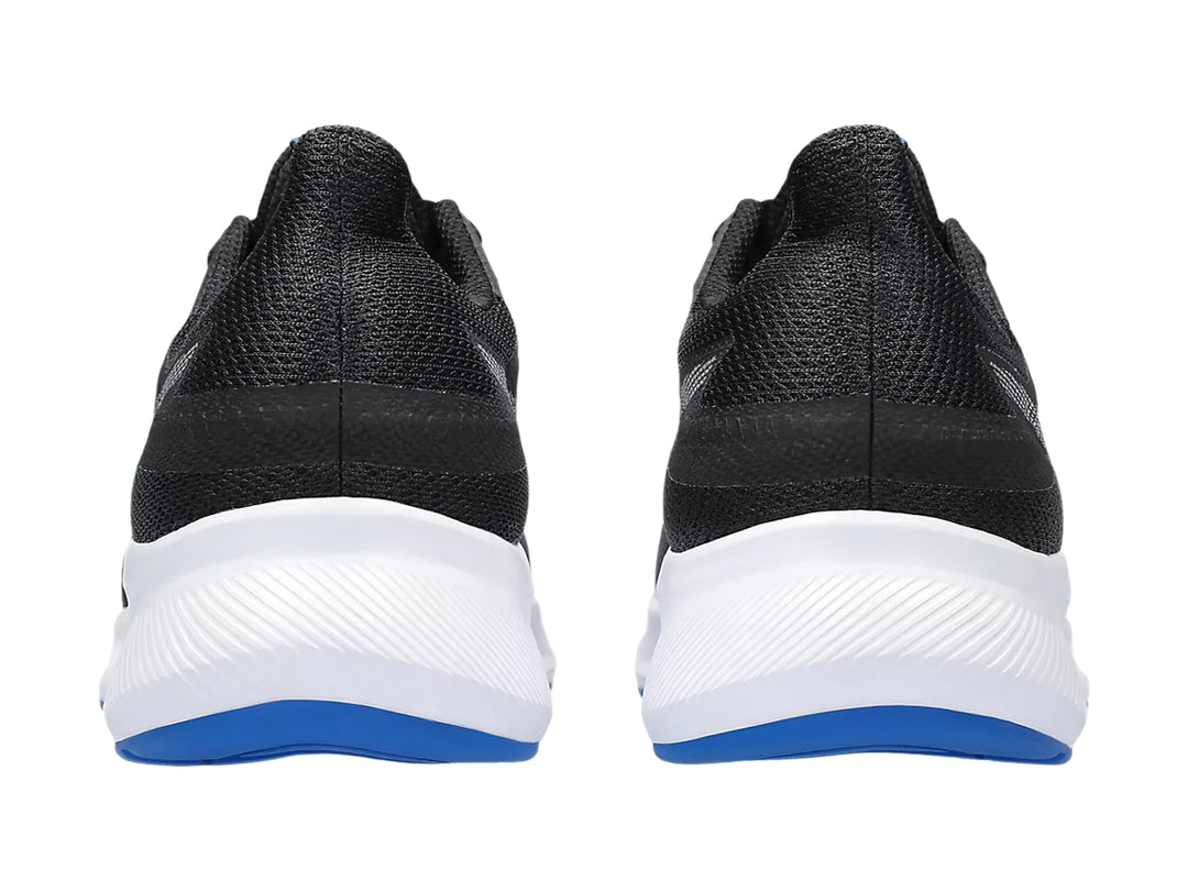 Tenis deportivos ASICS Patriot 13 color negro con suela blanca y detalles en azul y plata.