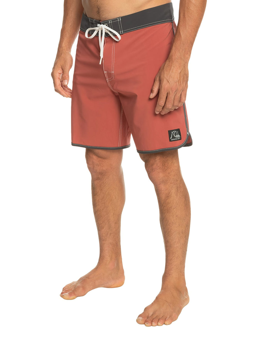Pantalon corto de surf Quiksilver color marsala con detalles en gris.
